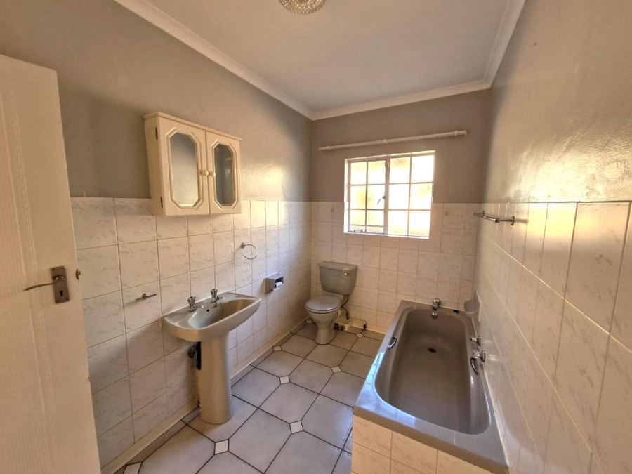 To Let 2 Bedroom Property for Rent in Meerhof North West